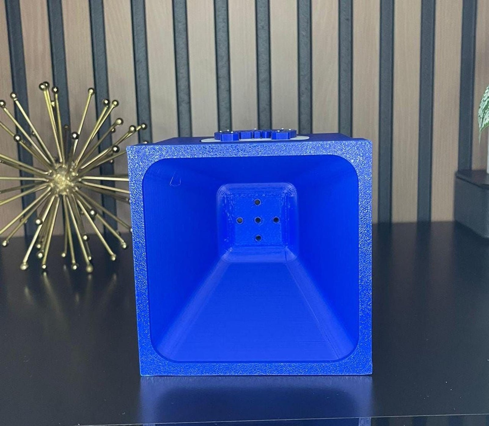 3D Decorative Pot in PLA with Drainage - Blue Design