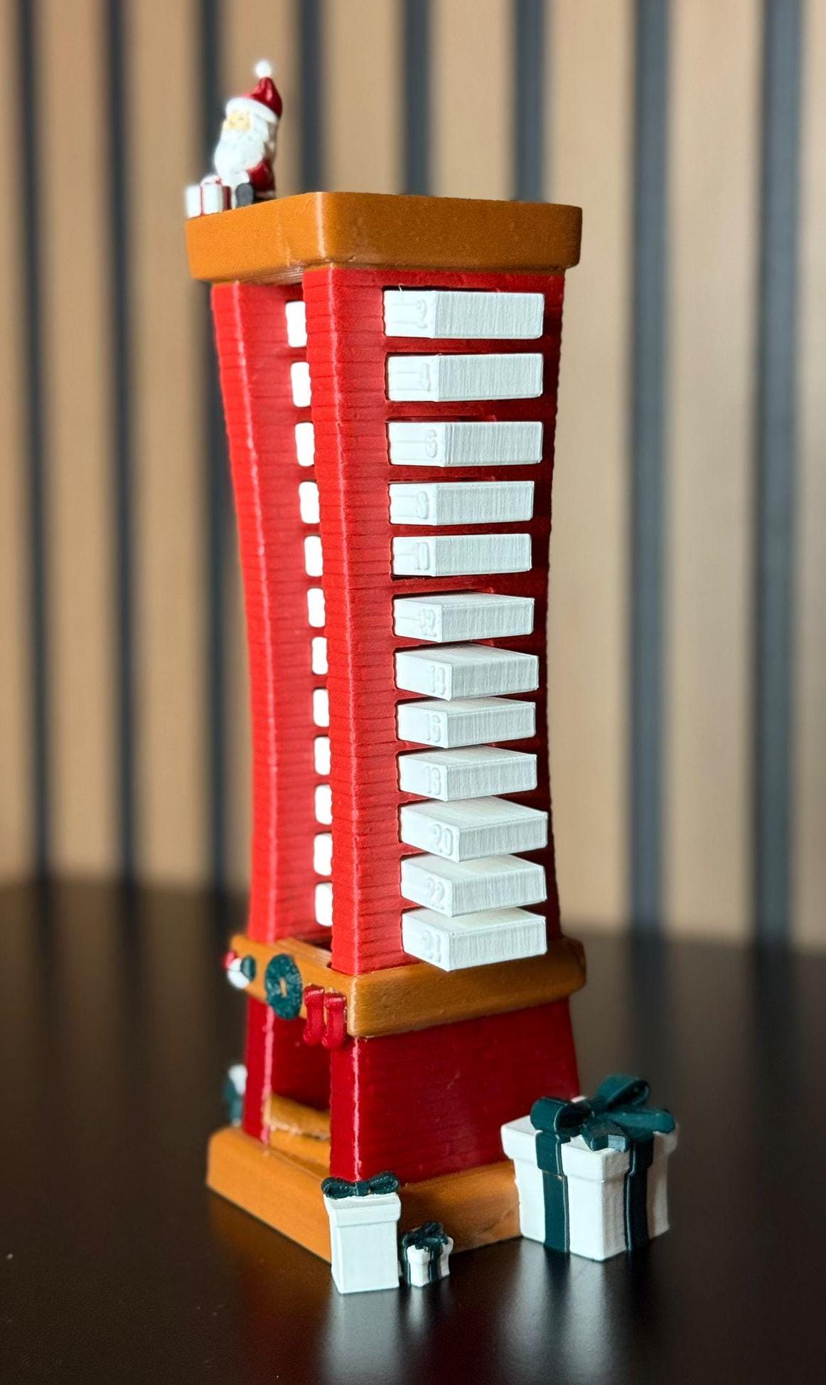 Advent Calendar Santa Descending 3D
